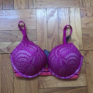 Victoria’s Secret 32D Bombshell bra